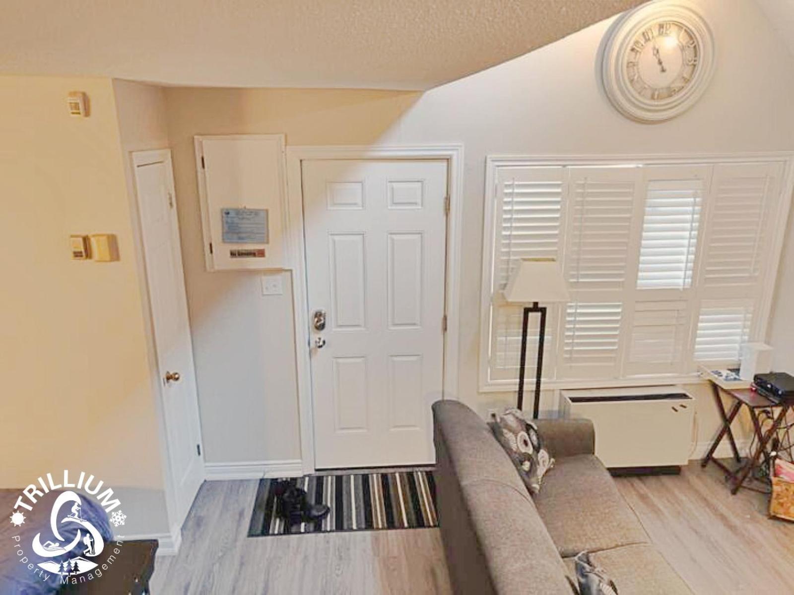 Blue Mountain, Collingwood - Loft Condo, Sleeps 4 Блу Маунтинс Екстериор снимка