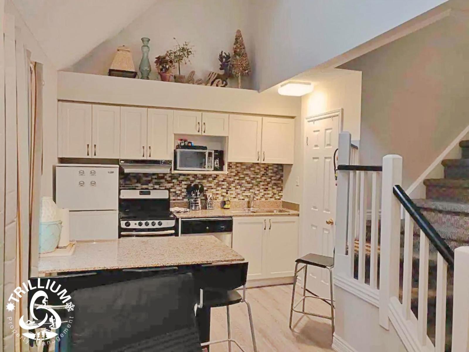 Blue Mountain, Collingwood - Loft Condo, Sleeps 4 Блу Маунтинс Екстериор снимка