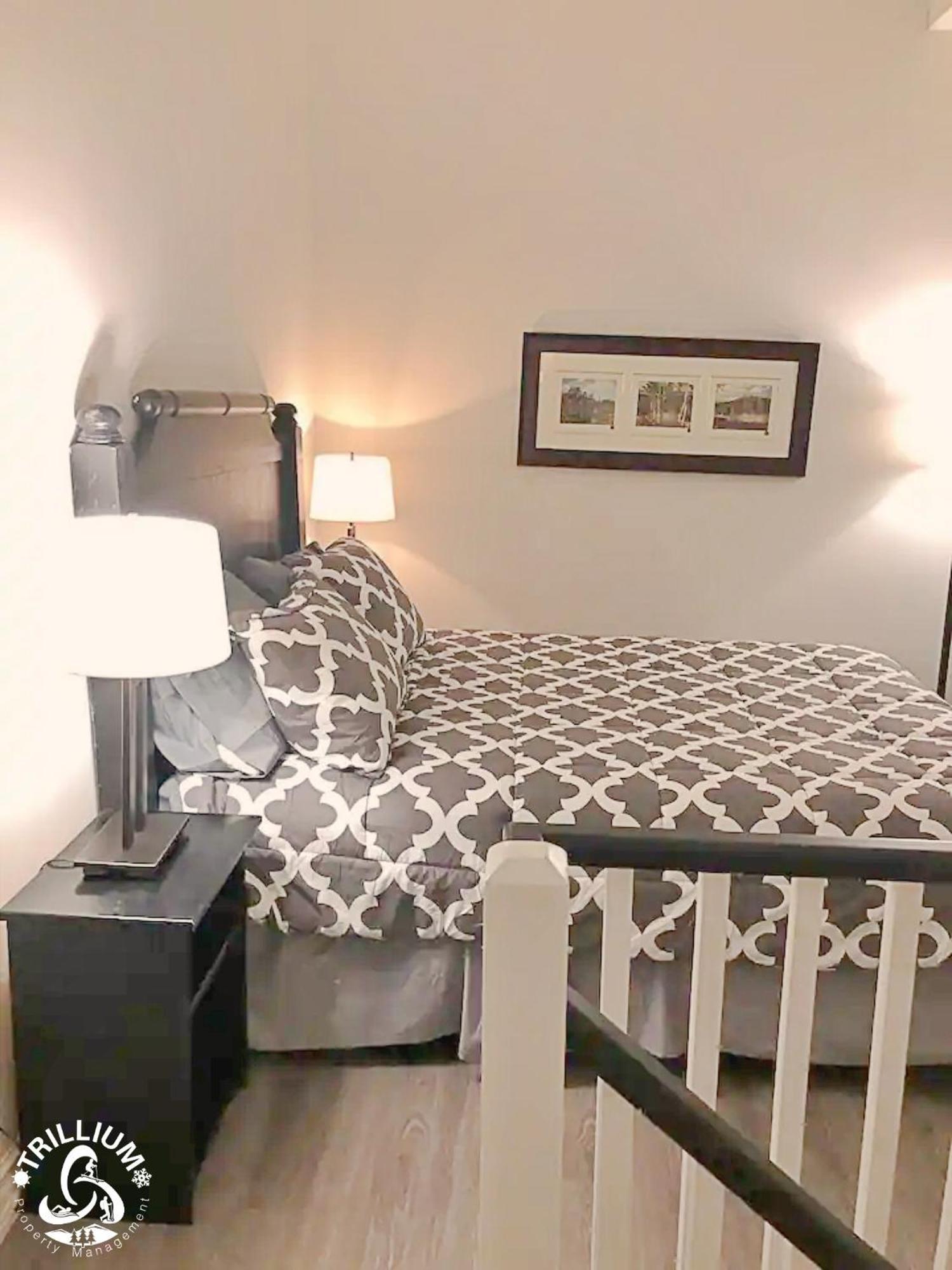Blue Mountain, Collingwood - Loft Condo, Sleeps 4 Блу Маунтинс Екстериор снимка