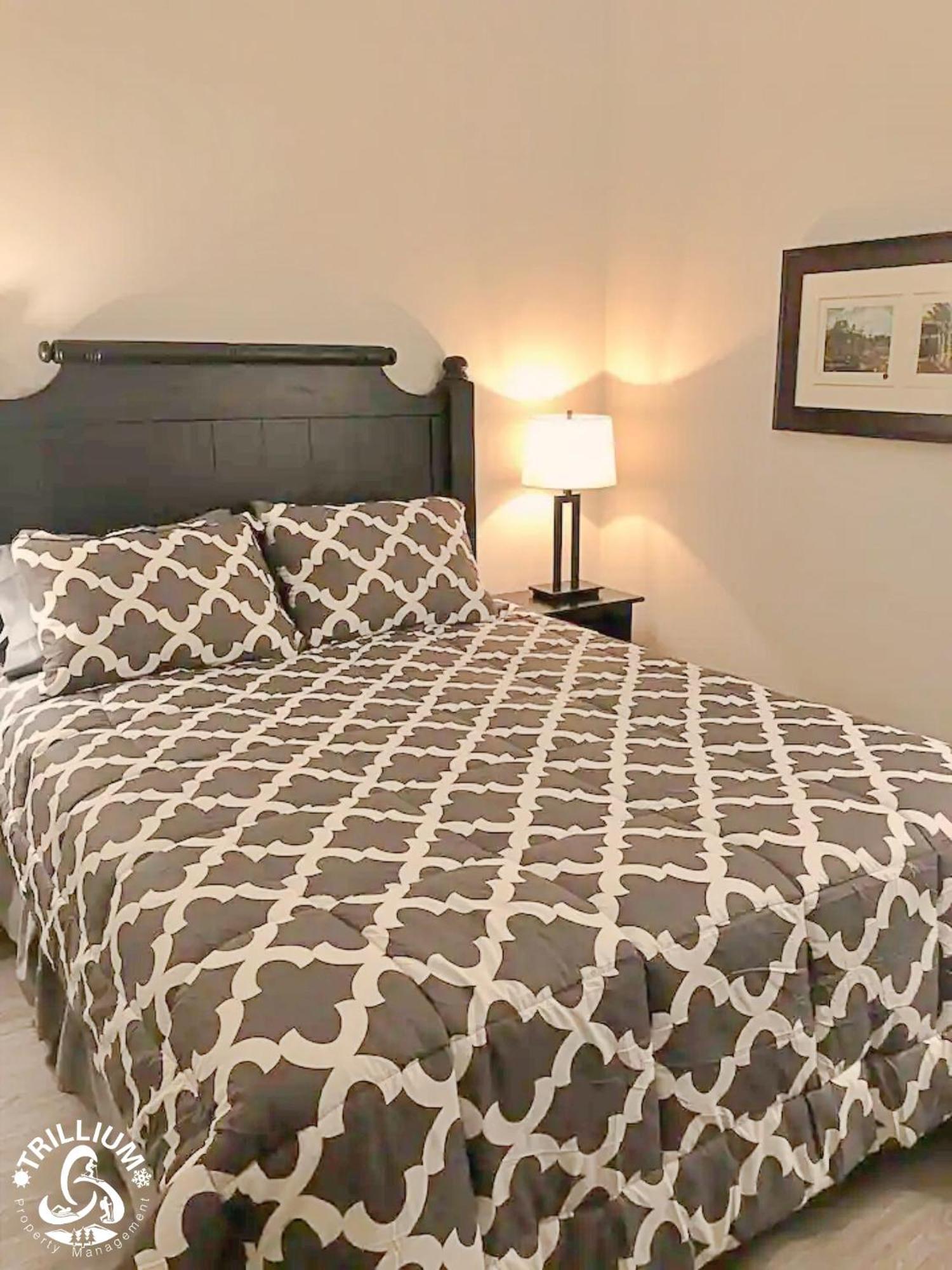 Blue Mountain, Collingwood - Loft Condo, Sleeps 4 Блу Маунтинс Екстериор снимка